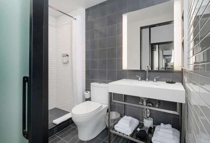 اتاق استاندارد با چشم‌انداز دریا, Hilton Imperial Dubrovnik