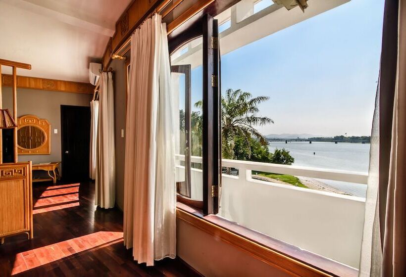 سوییت جونیور, Huong Giang Hotel Resort & Spa