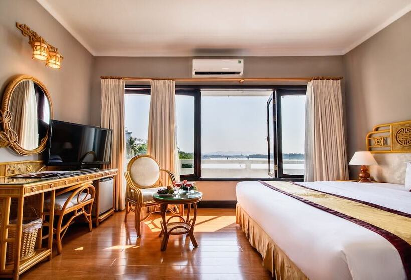 سوییت جونیور, Huong Giang Hotel Resort & Spa