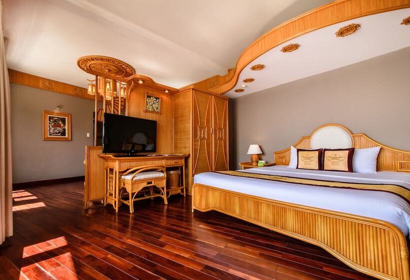 سوییت جونیور, Huong Giang  Resort & Spa