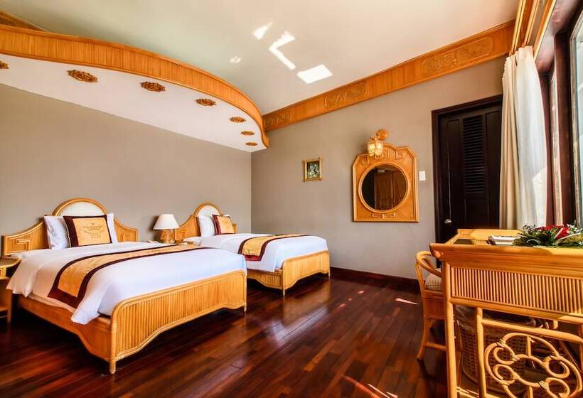 سوییت جونیور, Huong Giang  Resort & Spa