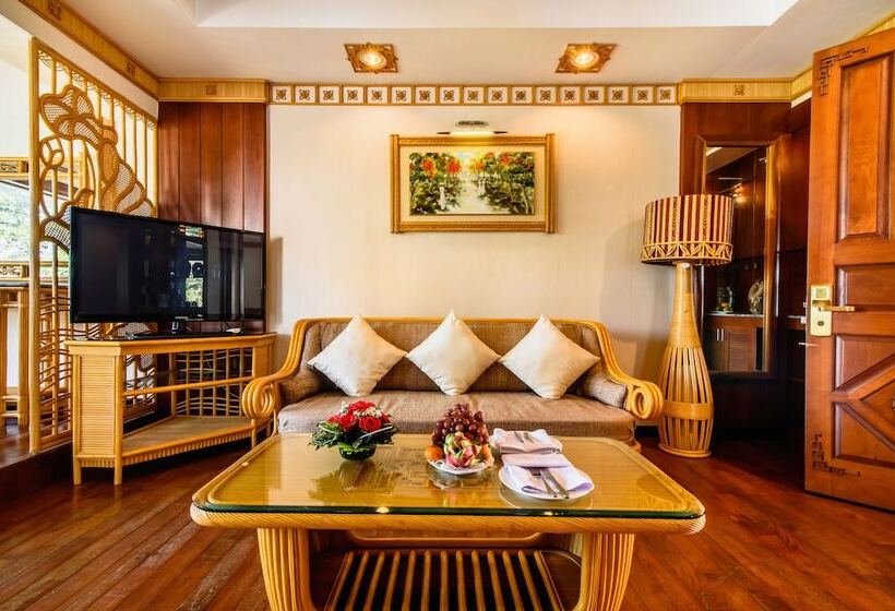 سوییت اجرایی, Huong Giang Hotel Resort & Spa
