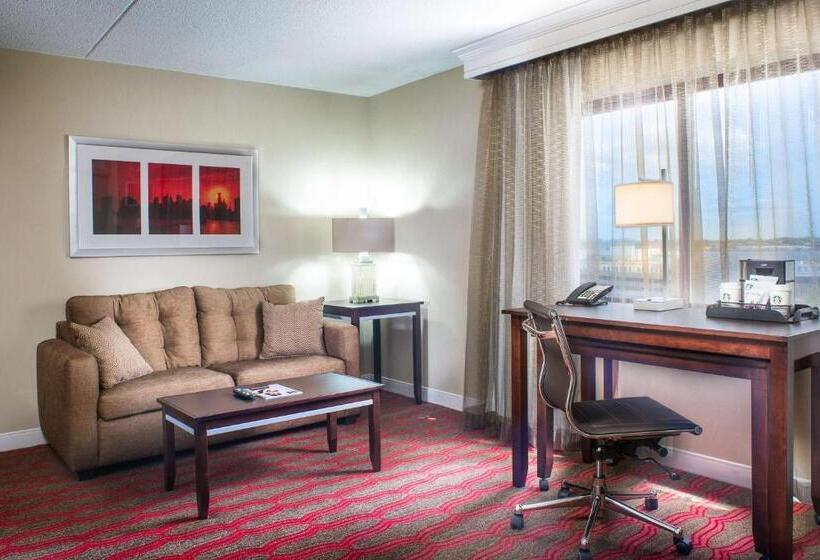 Premium Suite, Laguardia Plaza