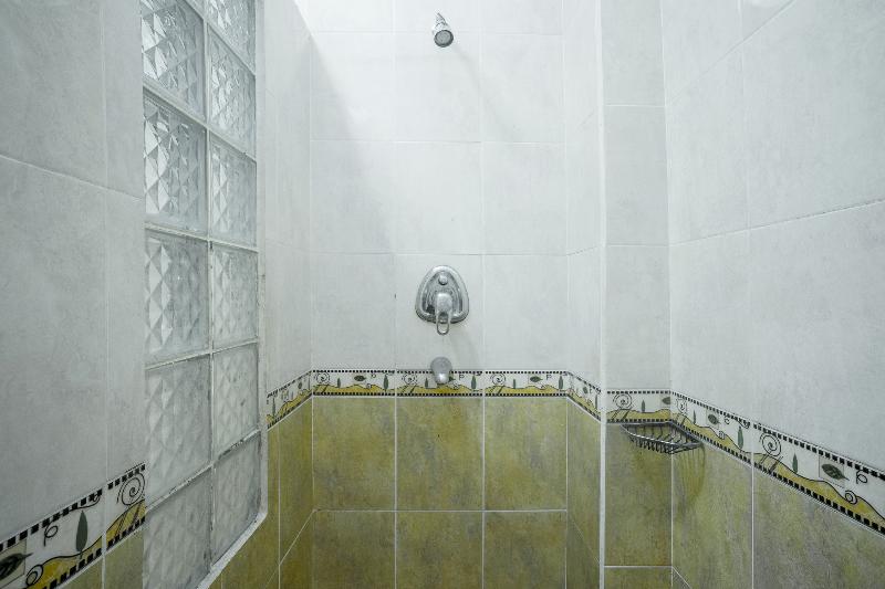 اتاق اکونومی, Malin