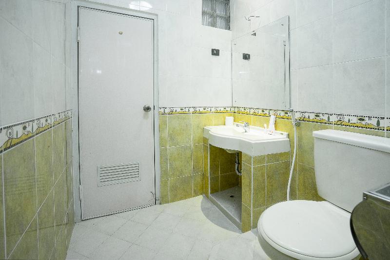 اتاق اکونومی, Malin