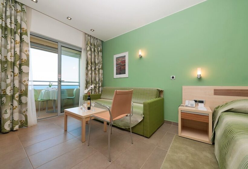 اتاق پریمیوم سه تخته, Maistra Select Belvedere Resort