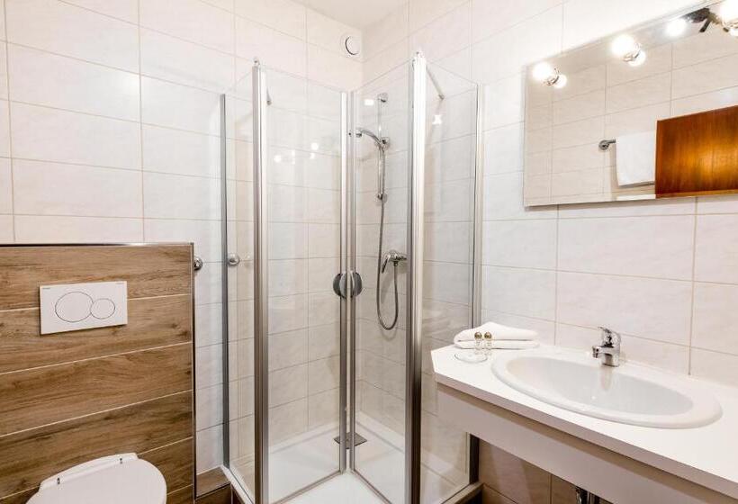 اتاق خانوادگی, Aparthotel Kleinwalsertal