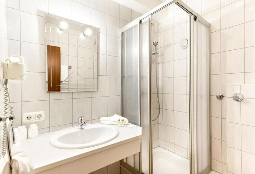 اتاق خانوادگی, Aparthotel Kleinwalsertal