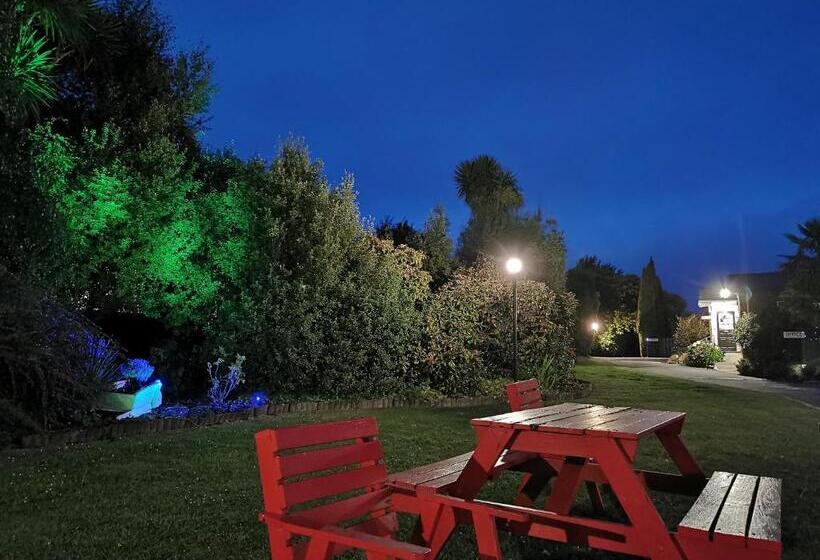 آپارتمان 2 خوابه, Colonial Lodge Motel