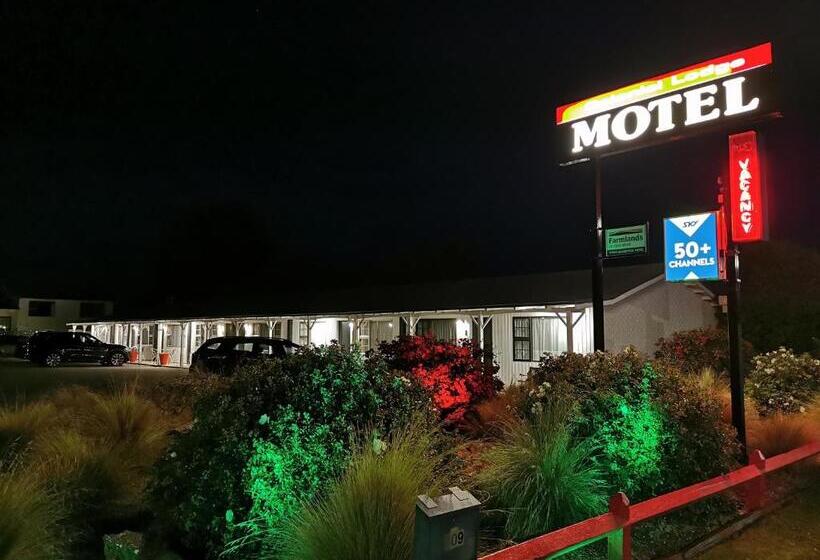 آپارتمان خانوادگی, Colonial Lodge Motel