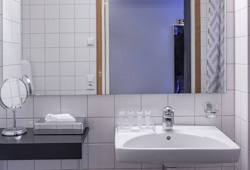اتاق استاندارد یک نفره, First Hotel Stadt