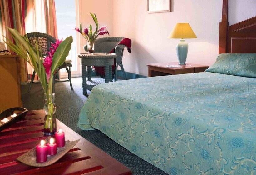اتاق لوکس, La Bateliere