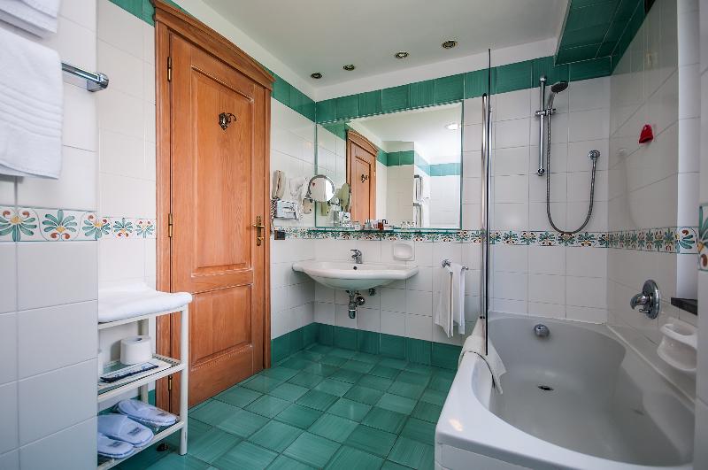 سوئیت جونیور با چشم‌انداز باغ, Punta Molino Beach Resort And Thermal Spa