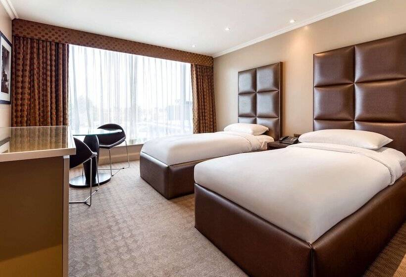 Standart Oda, Radisson Blu Edwardian Heathrow  Heathrow Airport  And Conference Center London