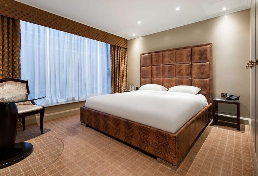سوییت جونیور, Radisson Blu Hotel, London Heathrow
