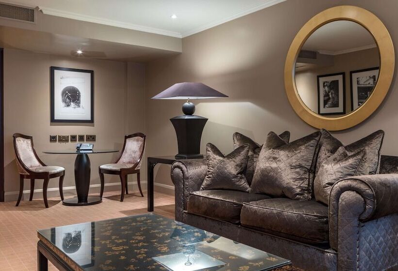 سوییت جونیور, Radisson Blu Hotel, London Heathrow