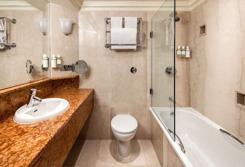 اتاق پرمیوم, Radisson Blu Hotel, London Heathrow
