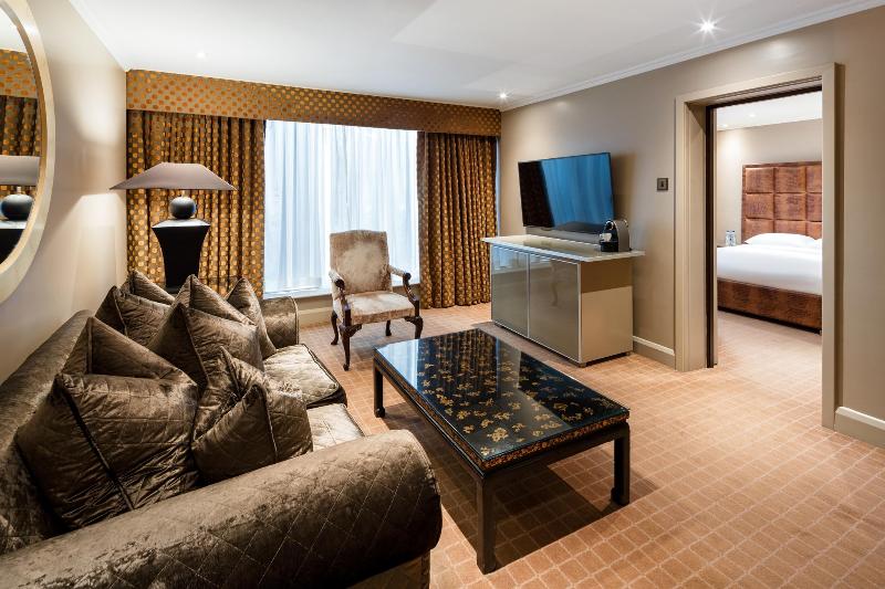 سوییت جونیور, Radisson Blu Hotel, London Heathrow