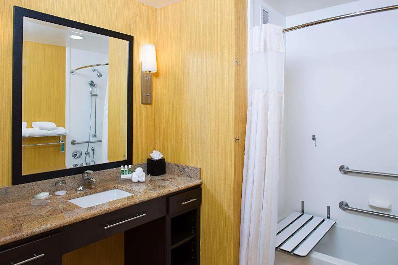 اتاق پرمیوم, Radisson Blu Hotel, London Heathrow