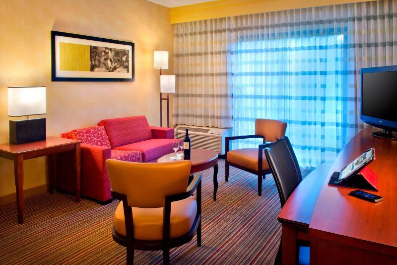 سوییت جونیور, Radisson Blu Hotel, London Heathrow