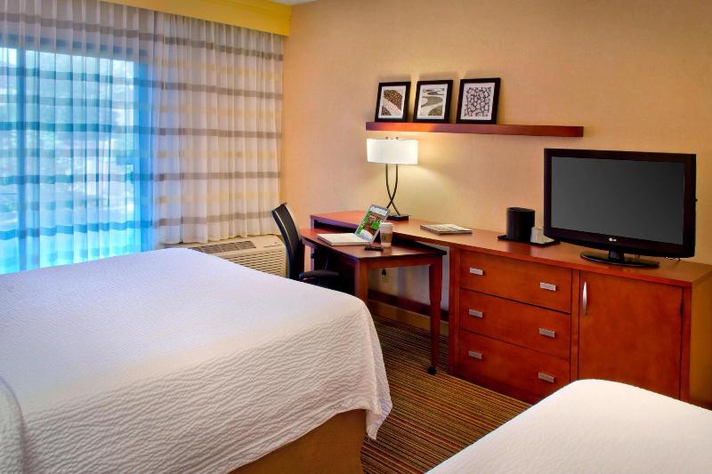 سوییت جونیور, Radisson Blu Hotel, London Heathrow