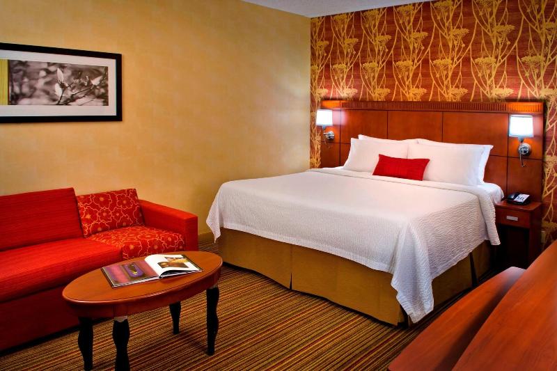 سوییت جونیور, Radisson Blu Hotel, London Heathrow