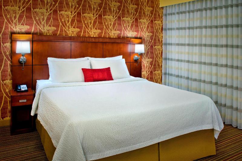 سوییت جونیور, Radisson Blu Hotel, London Heathrow