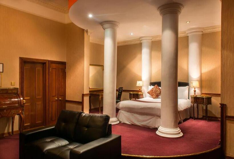 اتاق استاندارد یک نفره, Russell Court