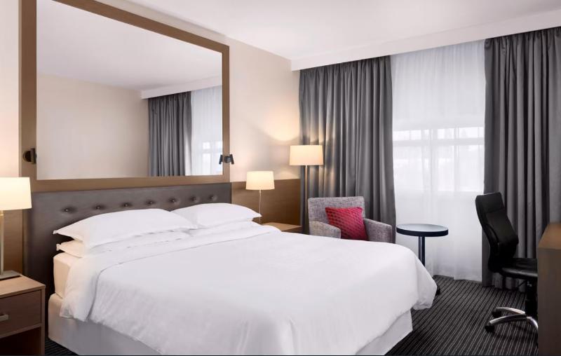 اتاق کلاب, Sheraton Heathrow