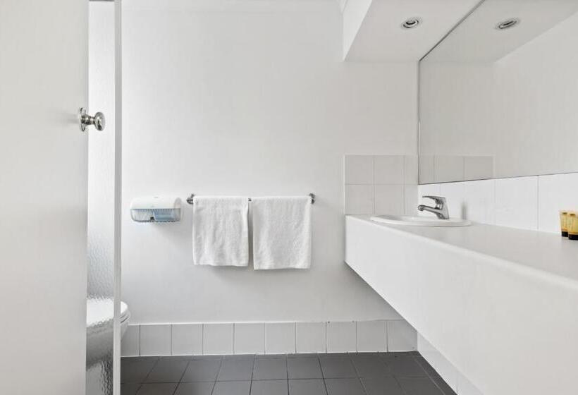 استودیوی استاندارد, Taft Apartments