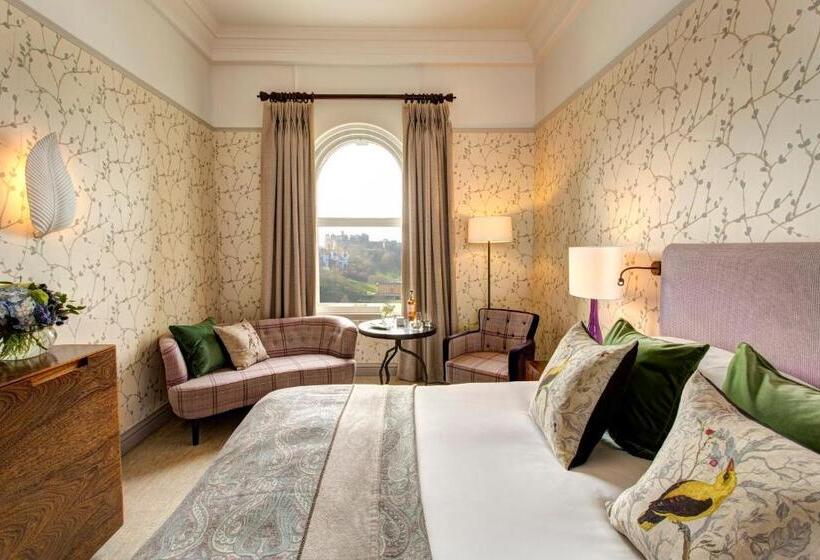 اتاق لوکس با چشم‌انداز, The Balmoral