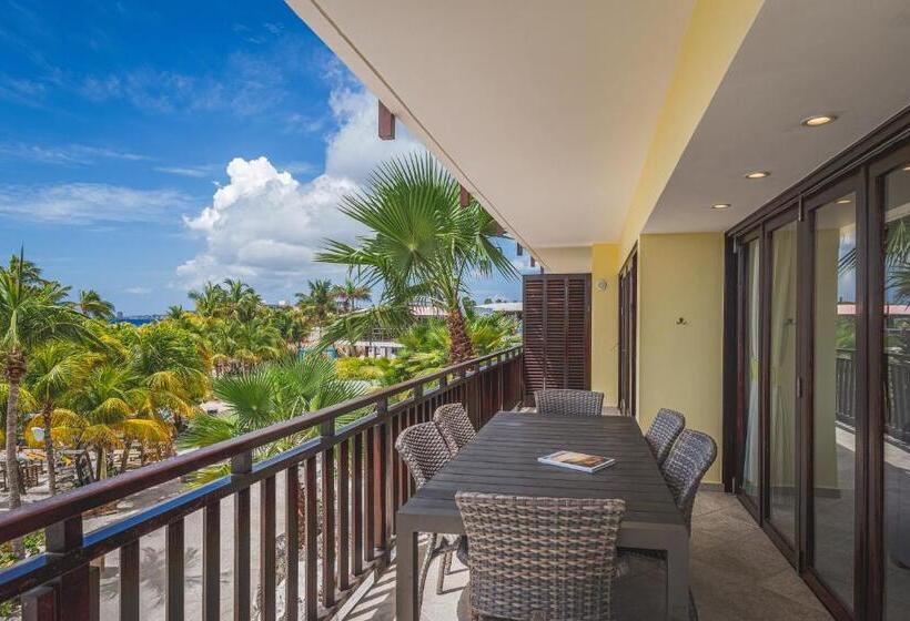 سوئیت با چشم‌انداز, Lionsdive Beach Resort