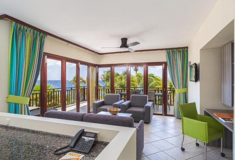 سوئیت با چشم‌انداز, Lionsdive Beach Resort