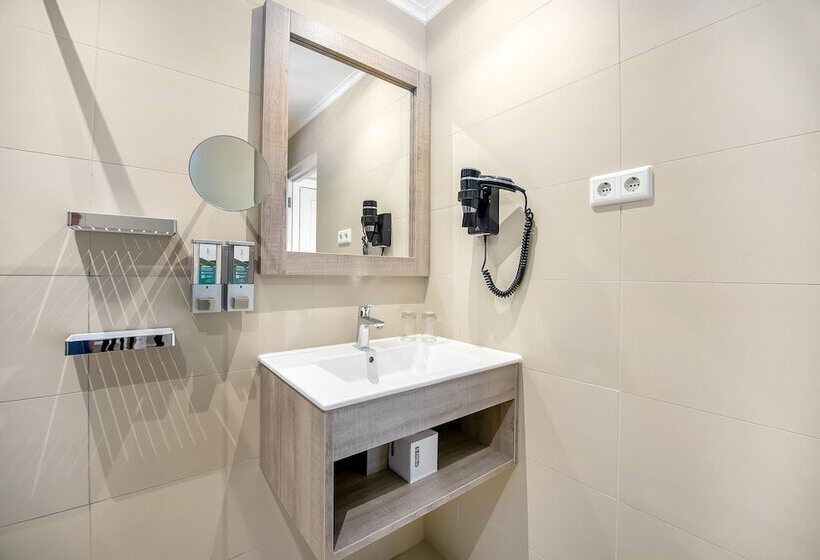اتاق استاندارد با چشم‌انداز دریا, Lionsdive Beach Resort