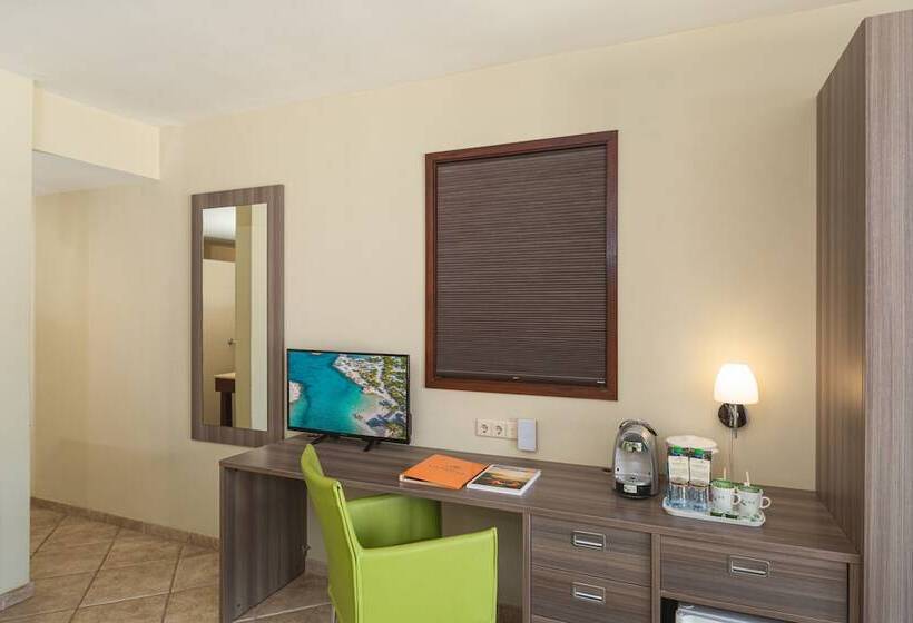 کابین, Lionsdive Beach Resort