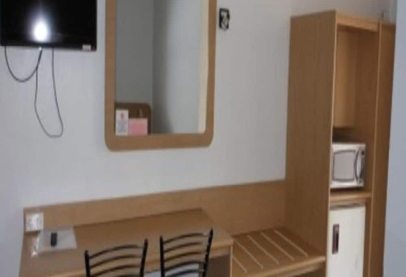 اتاق استاندارد سه نفره, Parkway Motel