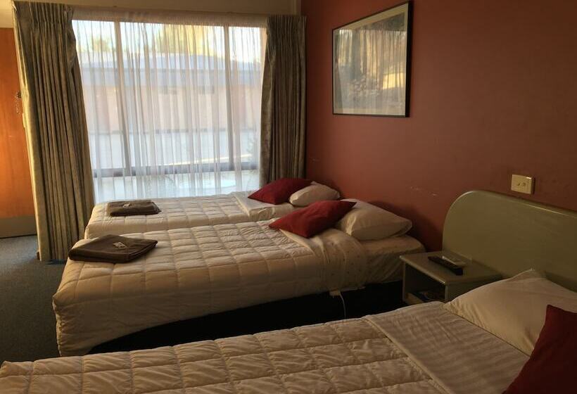 اتاق استاندارد سه نفره, Parkway Motel