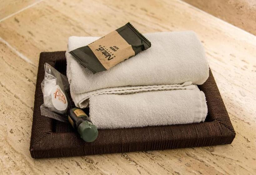 سوئیت با تخت بزرگ, Boutique Naura Centro