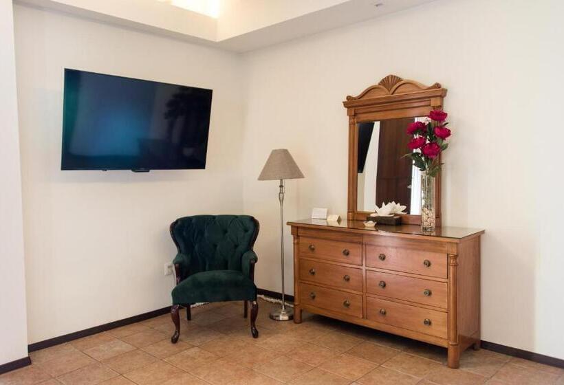 سوئیت با تخت بزرگ, Boutique Naura Centro