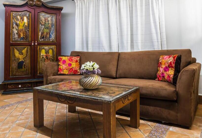 سوییت, Boutique Naura Centro