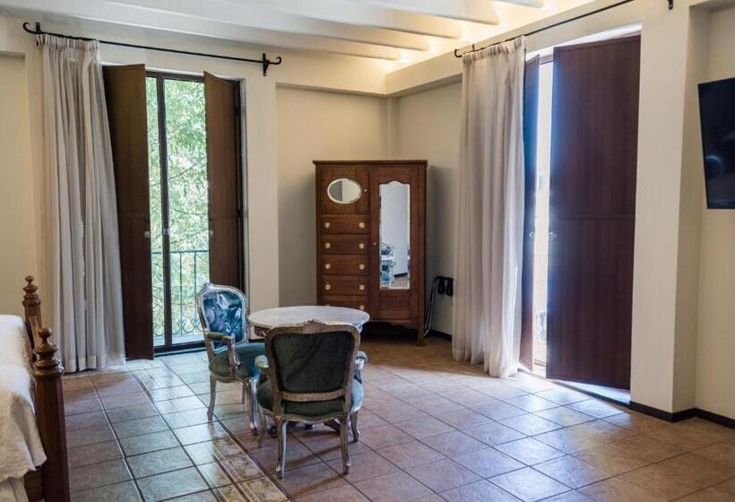 سوییت, Boutique Naura Centro