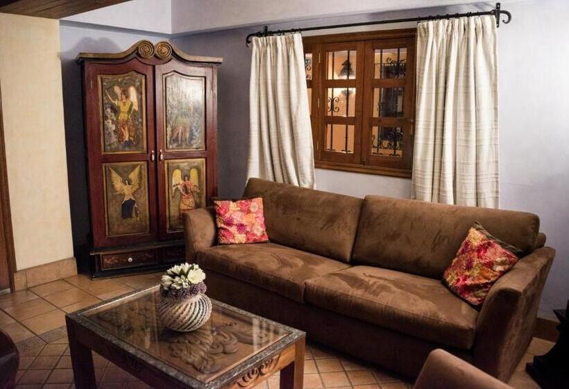 سوییت, Boutique Naura Centro