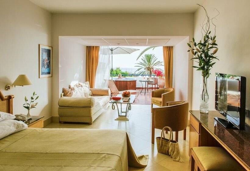 سوییت جونیور با چشم‌انداز دریا, Azia Resort & Spa