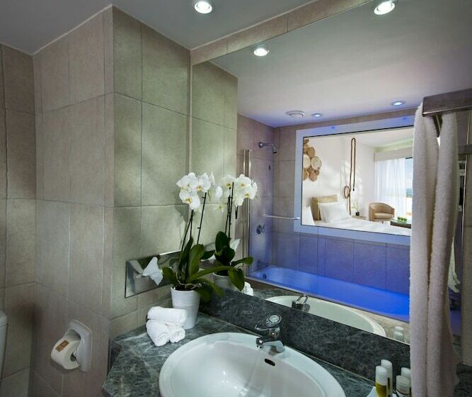سوییت خانوادگی, Azia Resort & Spa
