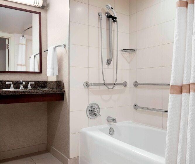 اتاق استاندارد برای معلولان, Cleveland Marriott Downtown At Key Tower