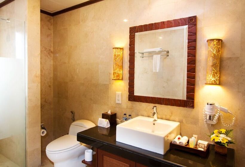 اتاق لوکس با چشم‌انداز دریا, Balisani Suites
