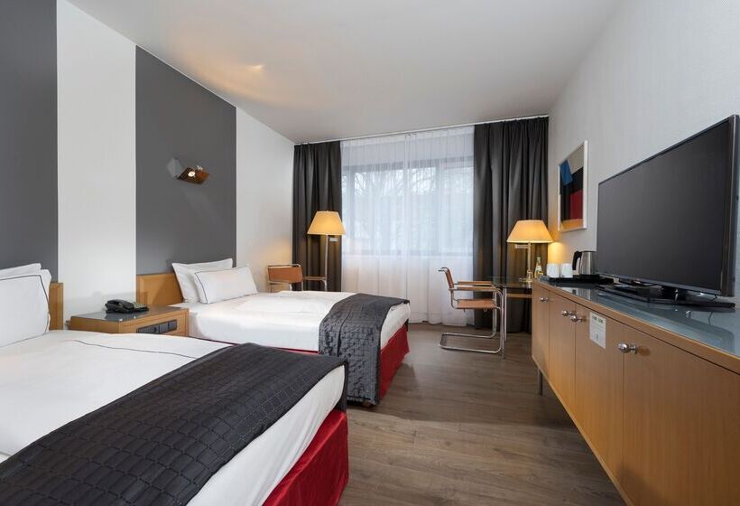 Standard Room, Holiday Inn Berlin Citywest