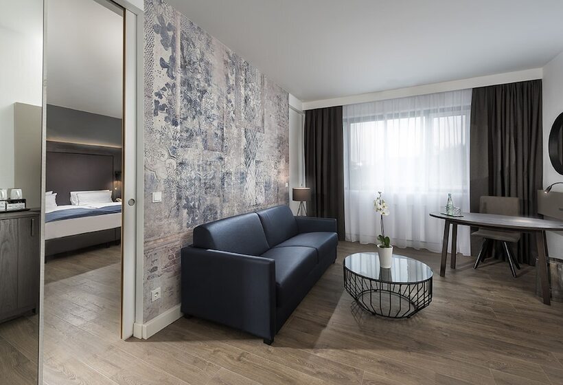 Suite, Holiday Inn Berlin Citywest