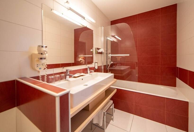 اتاق استاندارد سه نفره, Hôtel Wilson   Teritoria