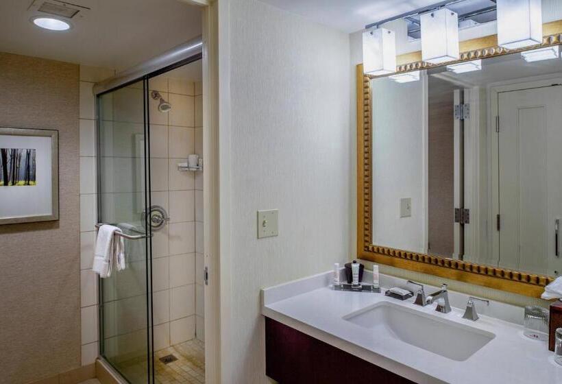 اتاق کلاب, Marriott St. Louis West